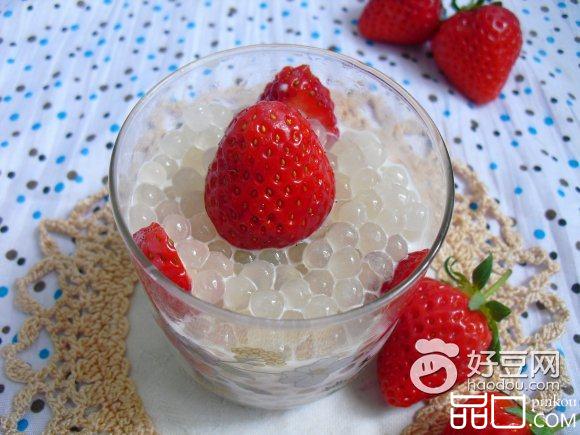 牛奶草莓西米露