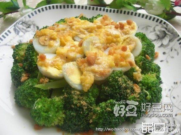 蛋黄碧绿鹌鹑蛋