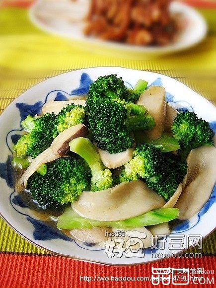 杏鲍菇炒西兰花