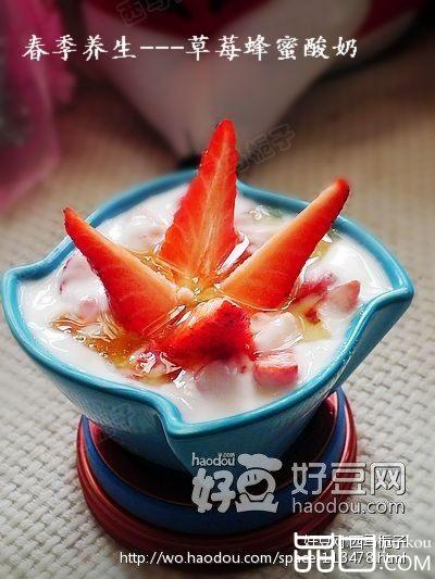 草莓蜂蜜酸奶
