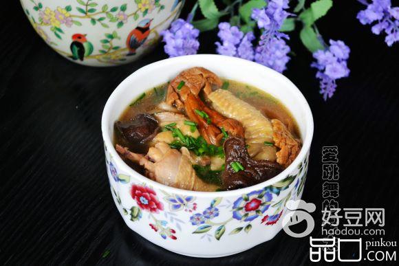 云南野生菌菇炖鸡汤