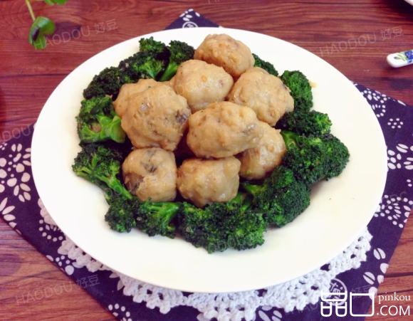 西兰花炒鱼丸