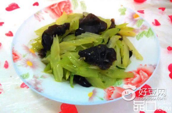 木耳炒芹菜