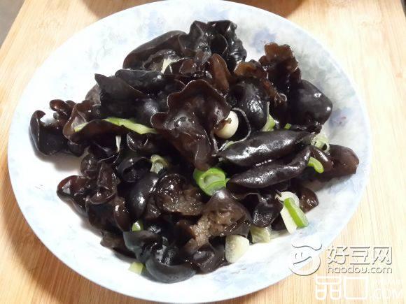 大葱炒木耳
