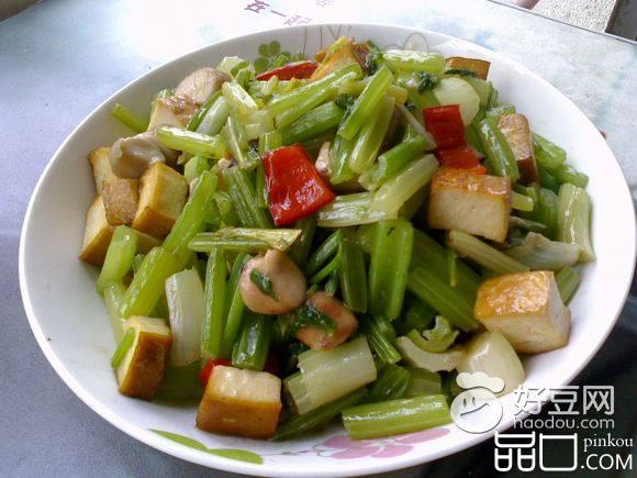 素炒芹菜香菇丁