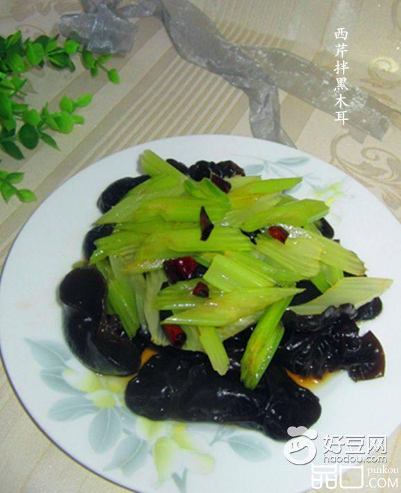 西芹拌黑木耳