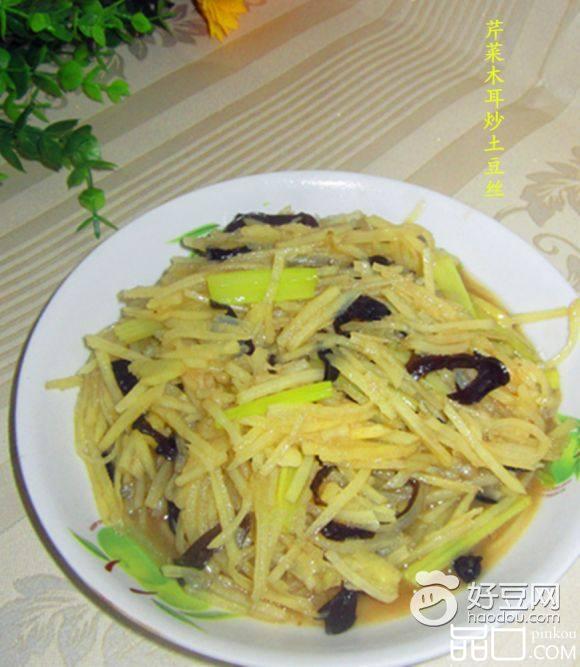 芹菜木耳炒土豆丝