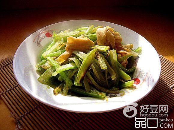 芹菜炒千张结