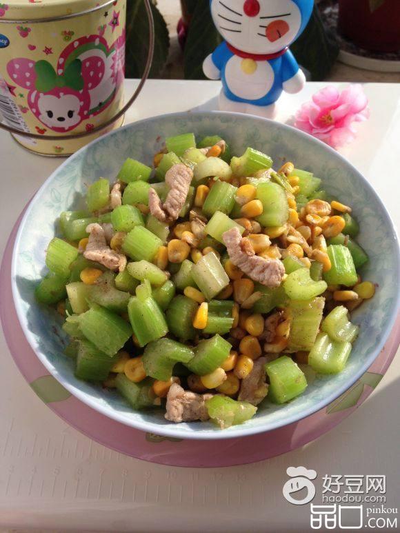 瘦肉炒芹菜玉米粒
