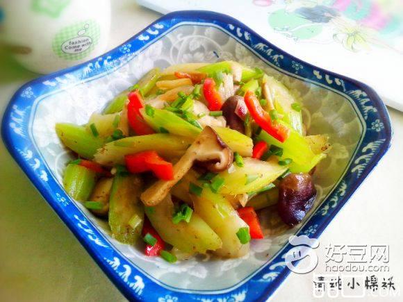 西芹炒香菇