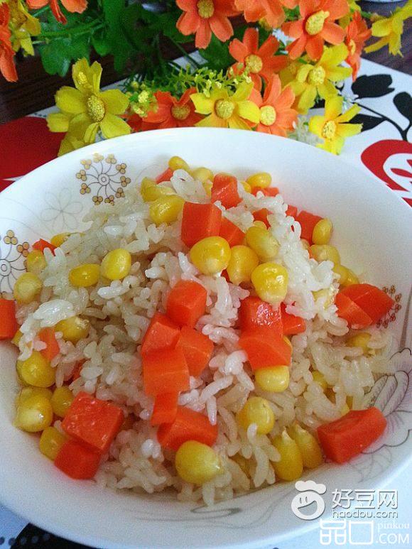 胡萝卜粘玉米蒸饭
