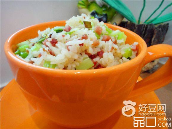 芹菜肉丁炒米饭
