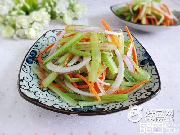 洋葱拌西芹