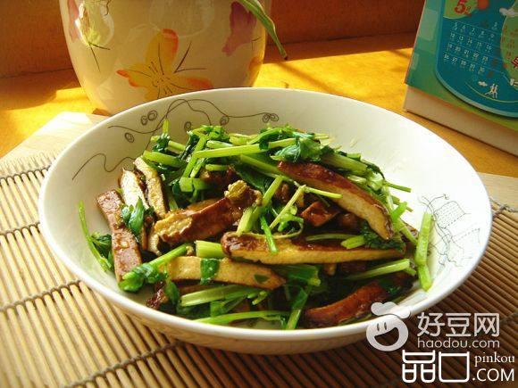 水芹烧豆干