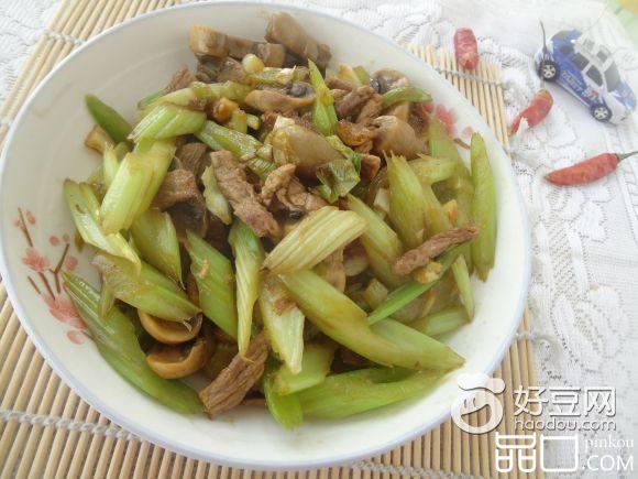 肉丝炒芹菜草菇
