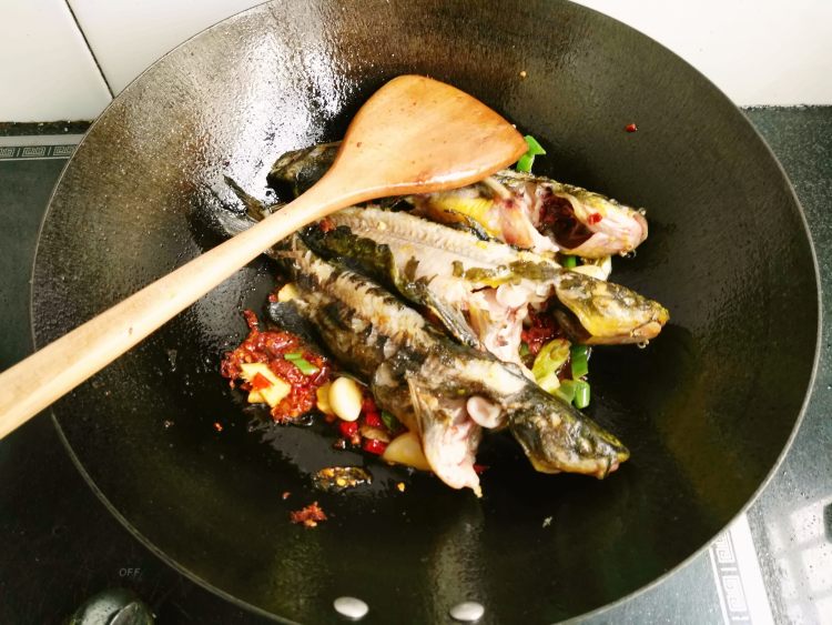 嘎丫鱼炖豆腐步骤7