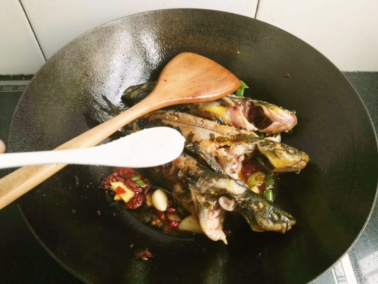 嘎丫鱼炖豆腐步骤10