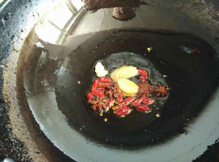 咸鸡烧黄豆步骤1
