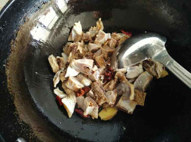 咸鸡烧黄豆步骤2