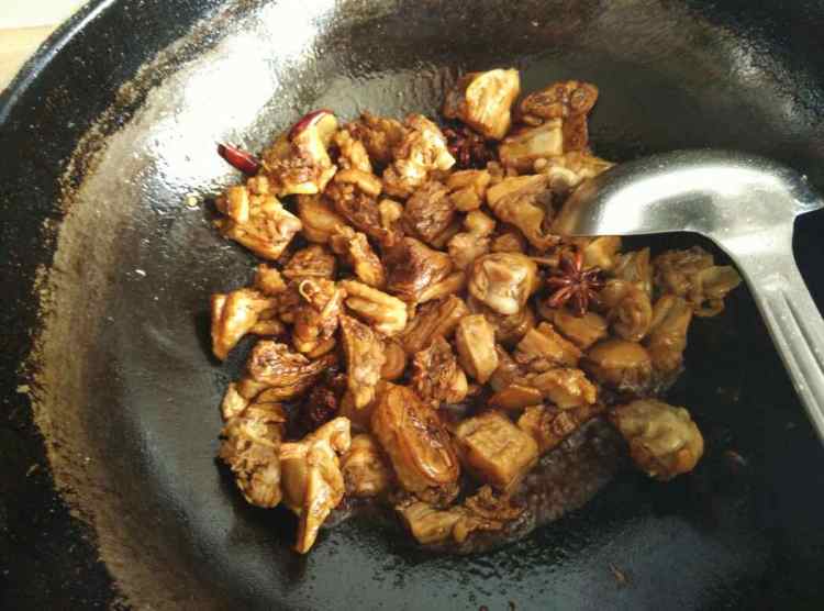 咸鸡烧黄豆步骤3