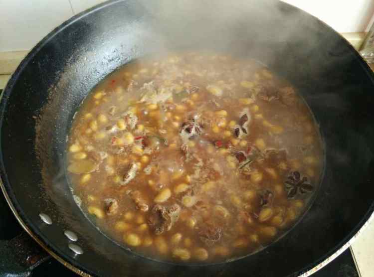 咸鸡烧黄豆步骤7