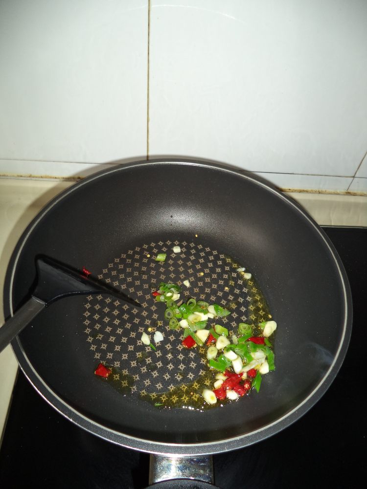 蒜苗炒豆饼步骤4