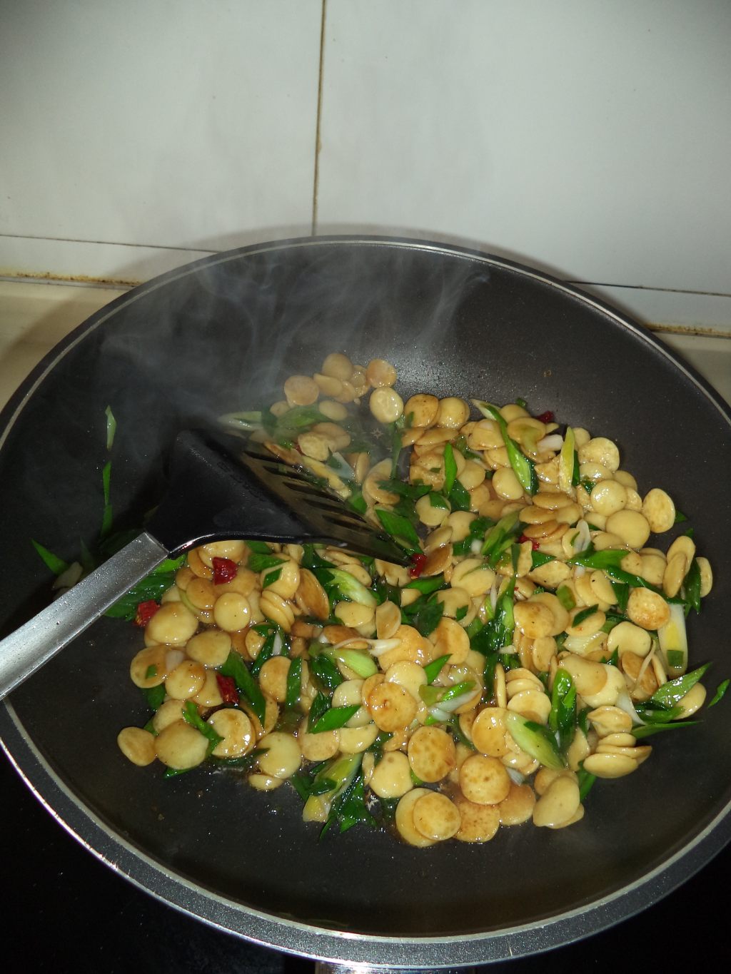 蒜苗炒豆饼步骤9