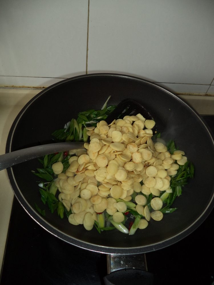 蒜苗炒豆饼步骤6