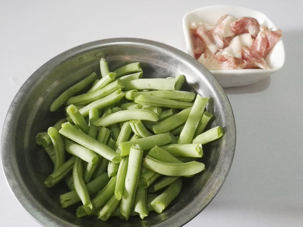 豆角焖肉步骤2