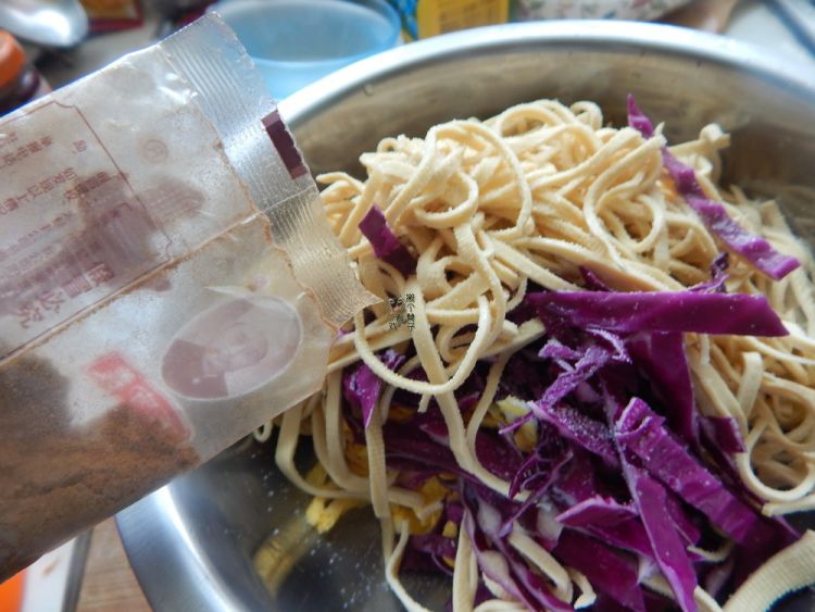 紫甘兰凉拌豆皮步骤9