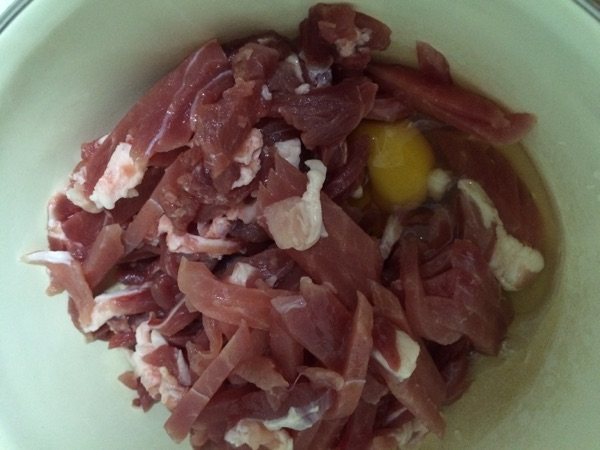 京酱肉丝步骤1