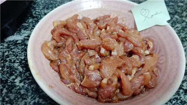 简易版京酱肉丝步骤1