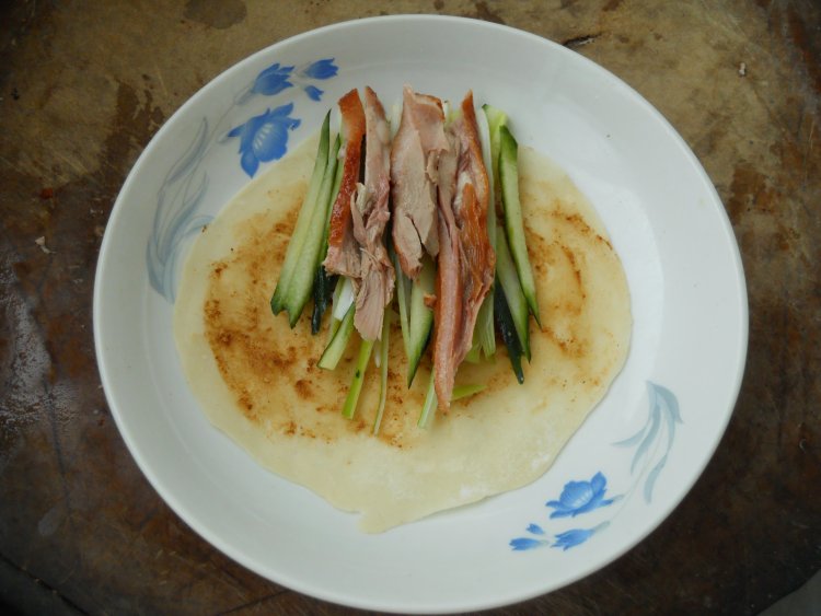 舌尖2美食 烤鸭卷饼步骤15