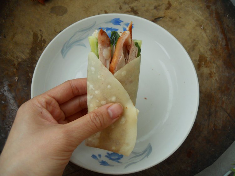 舌尖2美食 烤鸭卷饼步骤16