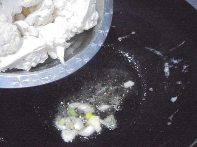 木耳鸡蛋炒菜花步骤5