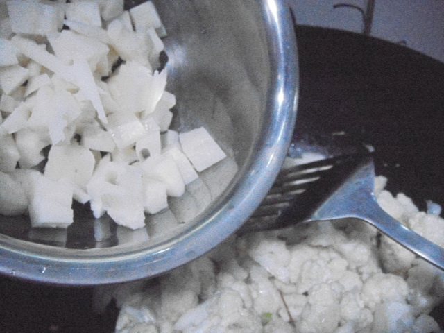 木耳鸡蛋炒菜花步骤6