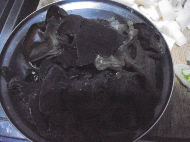 木耳鸡蛋炒菜花步骤3