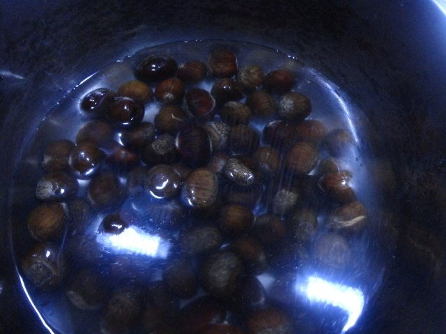 糖焖栗子步骤2