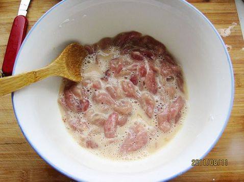 莲花酱肉丝步骤1