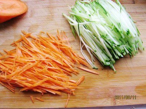莲花酱肉丝步骤3