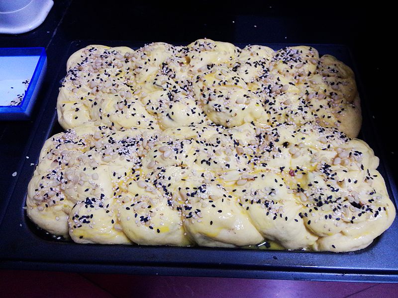 南瓜蓝莓芝麻辫子排包步骤16