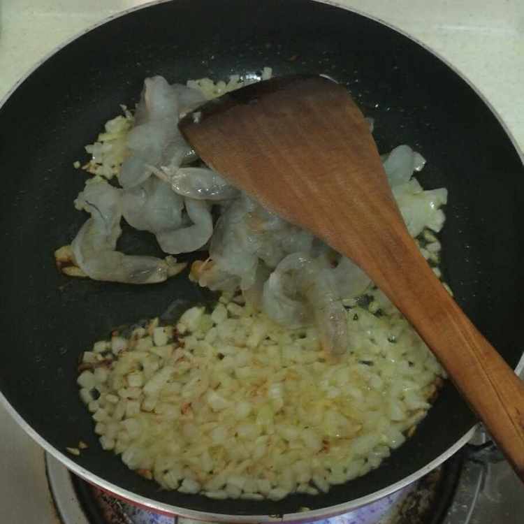 奶汁虾仁意面步骤7