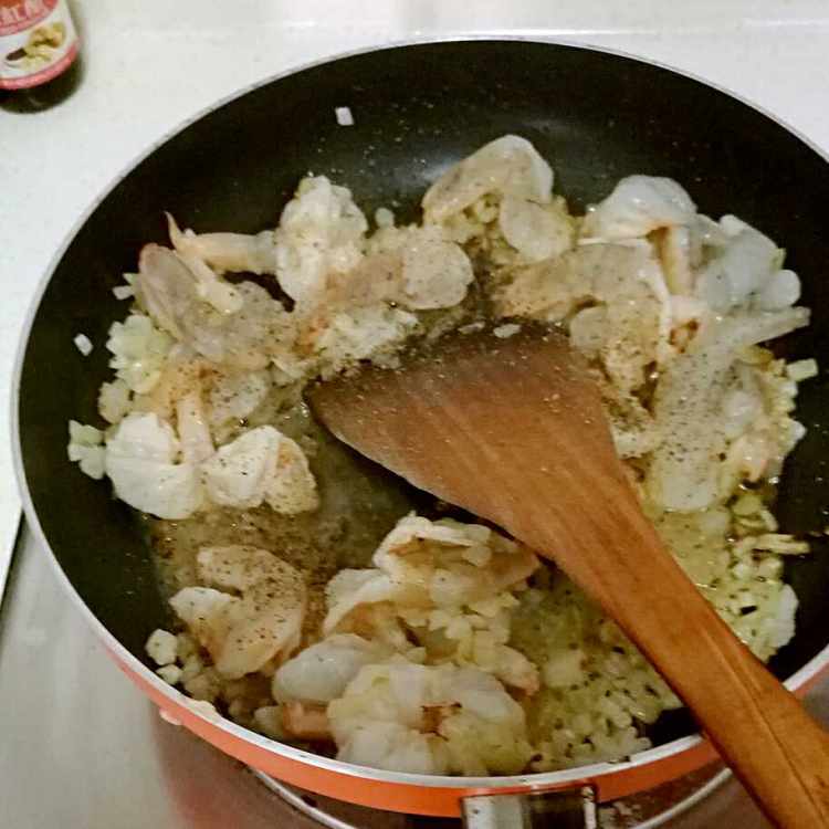 奶汁虾仁意面步骤8