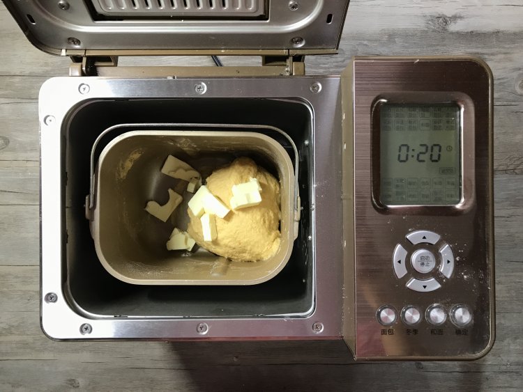胡萝卜椰蓉卷步骤3