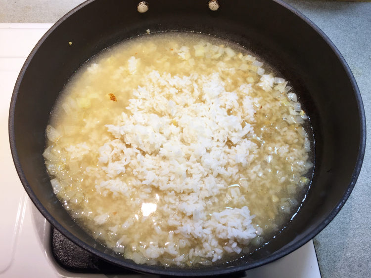 辣味双鲜青酱燉饭步骤6
