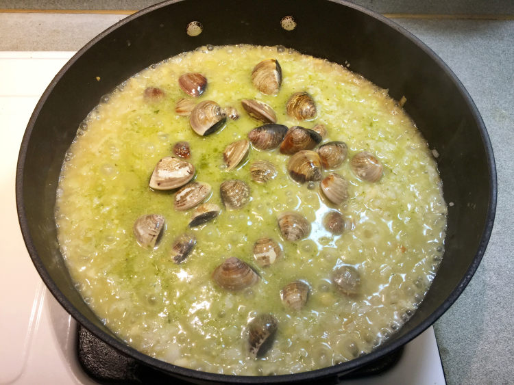 辣味双鲜青酱燉饭步骤8