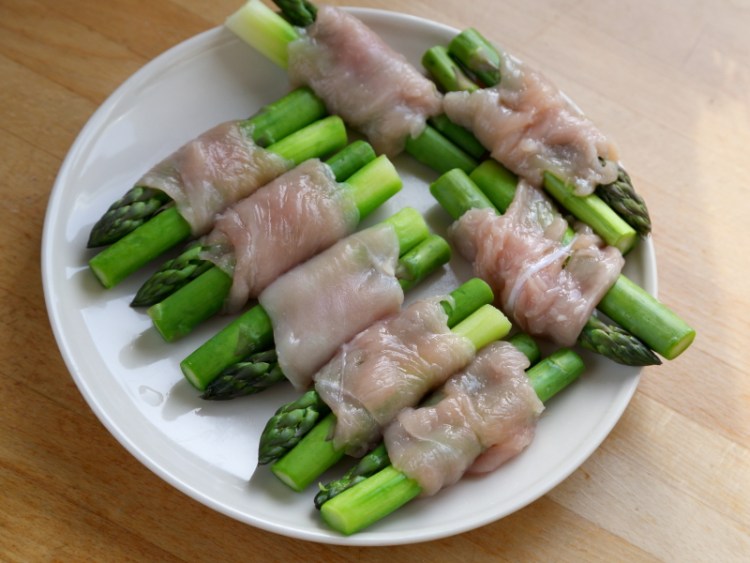 芦笋鸡肉卷步骤7