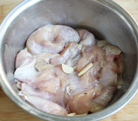 香酥烤鸡腿肉步骤3