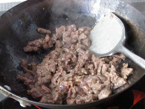 牛肉意面步骤3