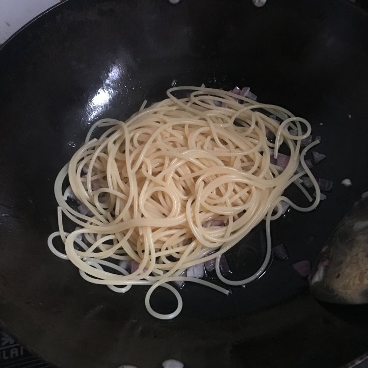 洋葱芝士意大利面步骤6